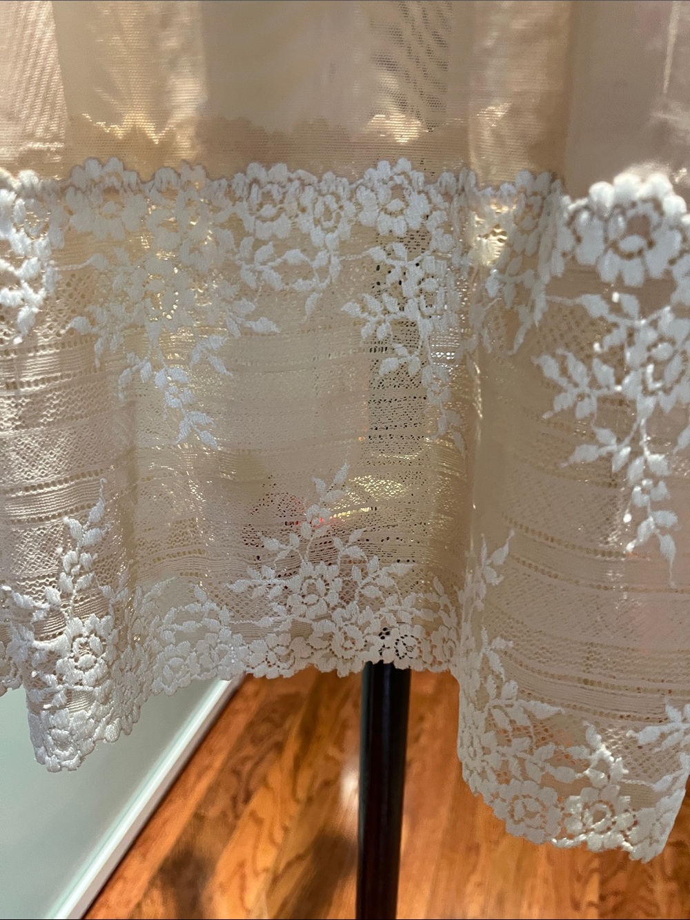 Wacoal Nude Chemise with White Lace Trim - Picture 4 of 5